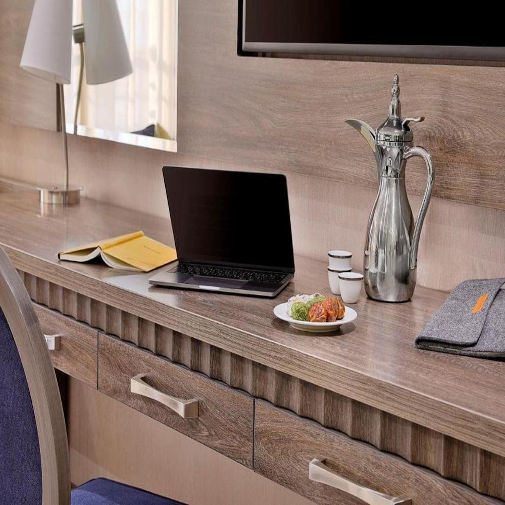 Voco Al Khobar By Ihg Hotel Екстериор снимка A Dallah