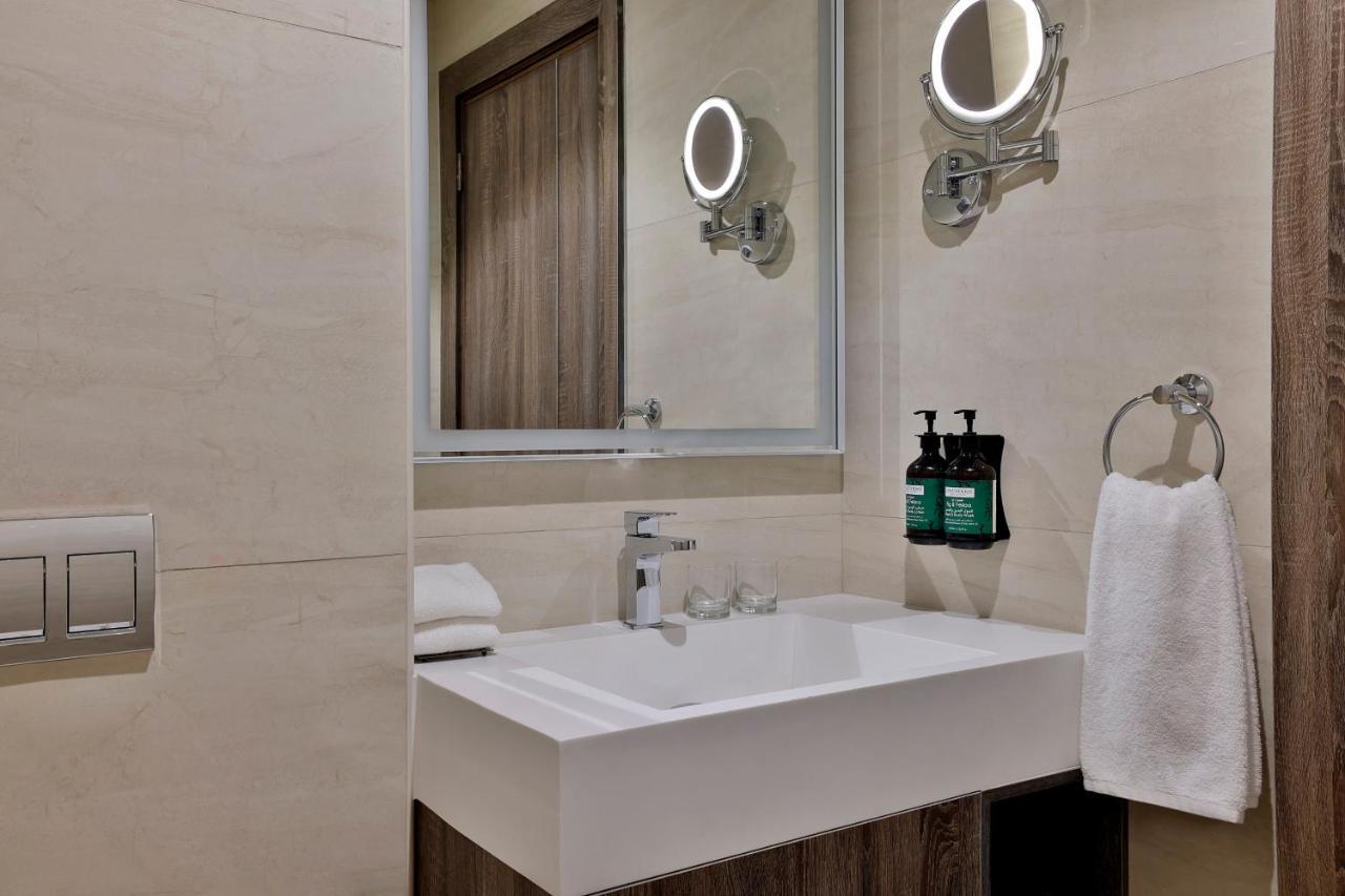Voco Al Khobar By Ihg Hotel Екстериор снимка Bathroom