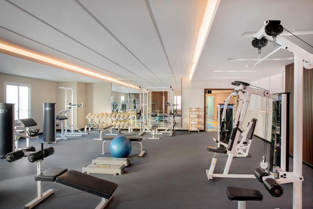 Voco Al Khobar By Ihg Hotel Екстериор снимка The gym at the hotel