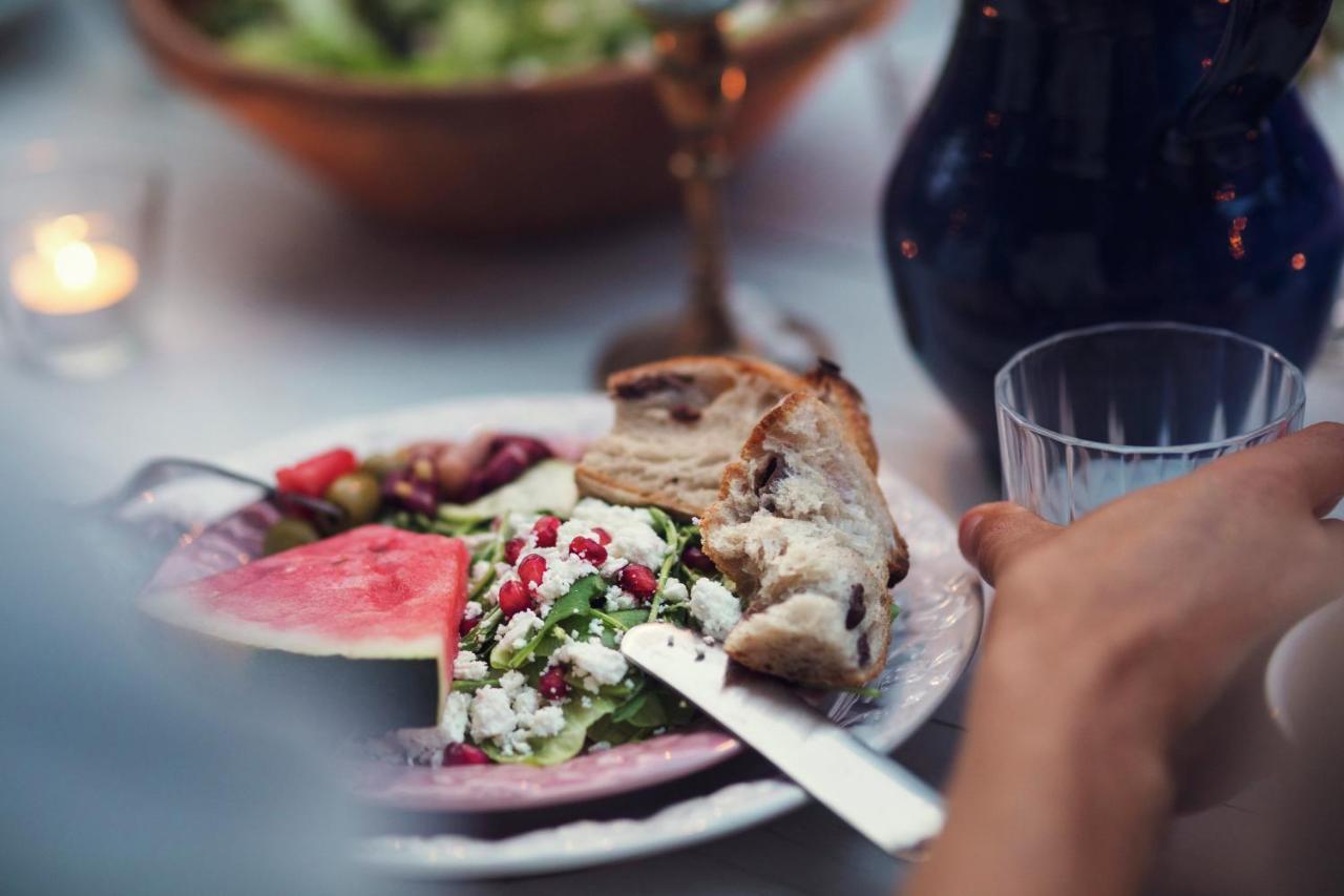 Voco Al Khobar By Ihg Hotel Екстериор снимка A Greek salad